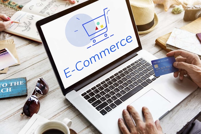 showing-cart-trolley-shopping-online-sign-graphic (1) (2) (1)